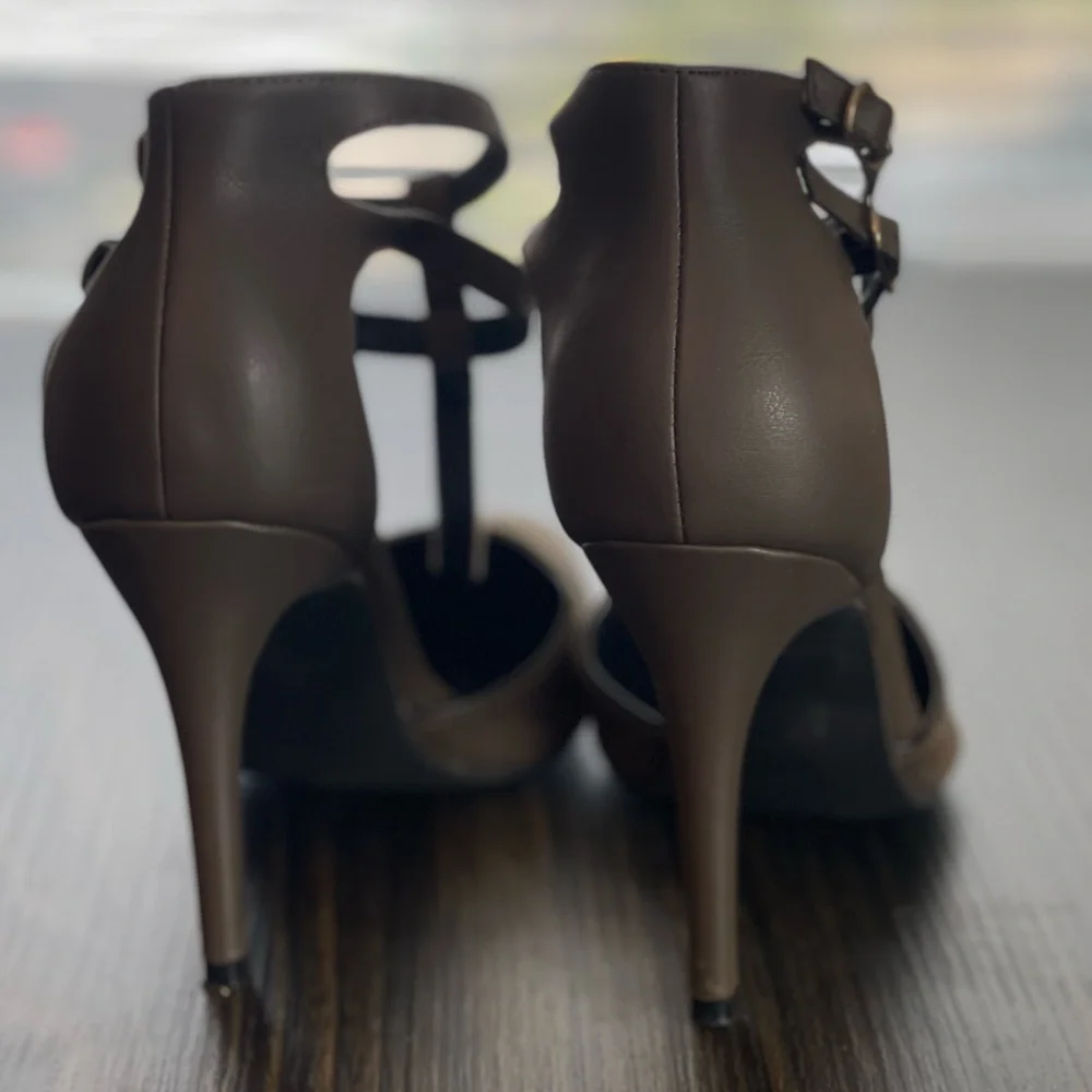 Charlotte Rouse Heels - Picture 4 of 6